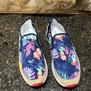 UUBARIS Women’s Embroidered Floral Slip-On Sneakers!